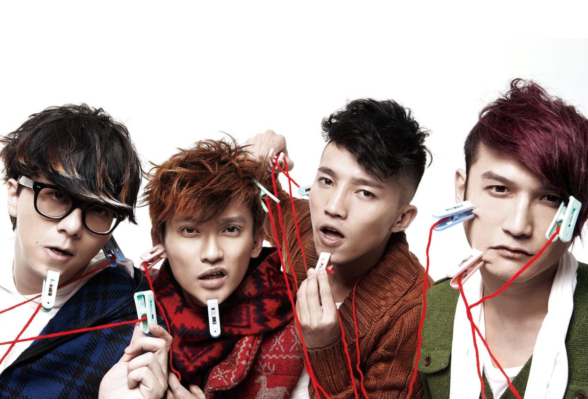 ▲廖人帥（左一）分享KID（右一）結婚喜餅，勾起Circus粉絲回憶。（圖／翻攝自Circus臉書）