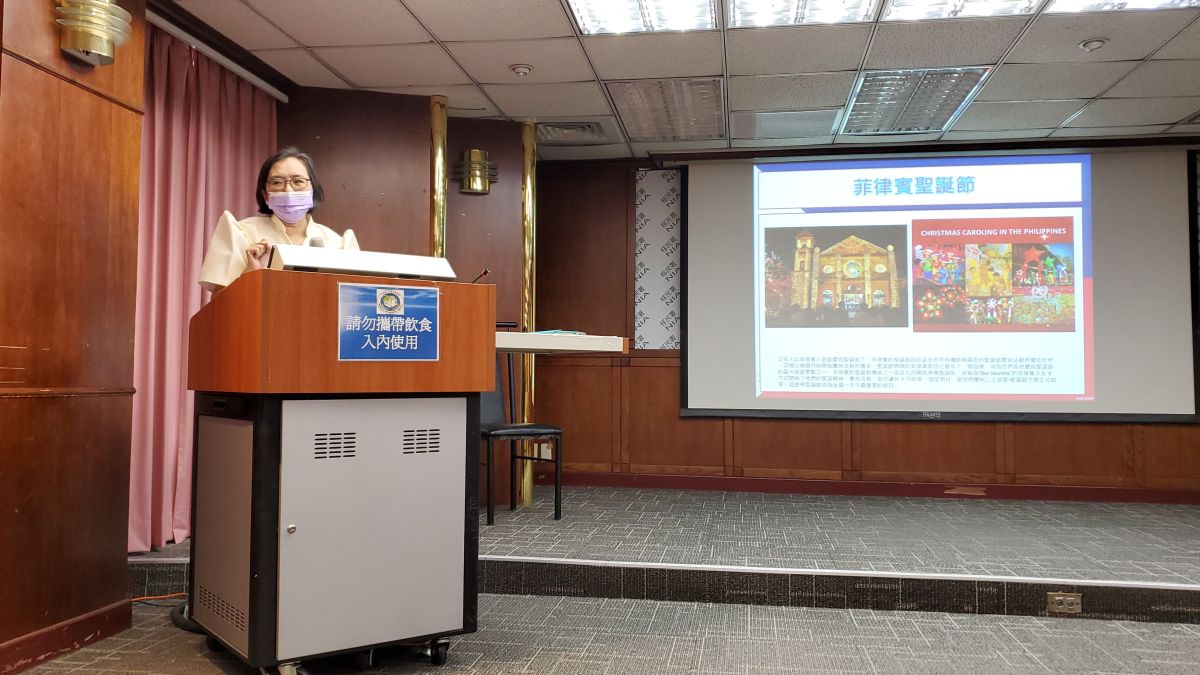 ▲陳咪咪說，在菲律賓當地，每年9月到12月都在慶祝聖誕活動。（圖／移民署提供）