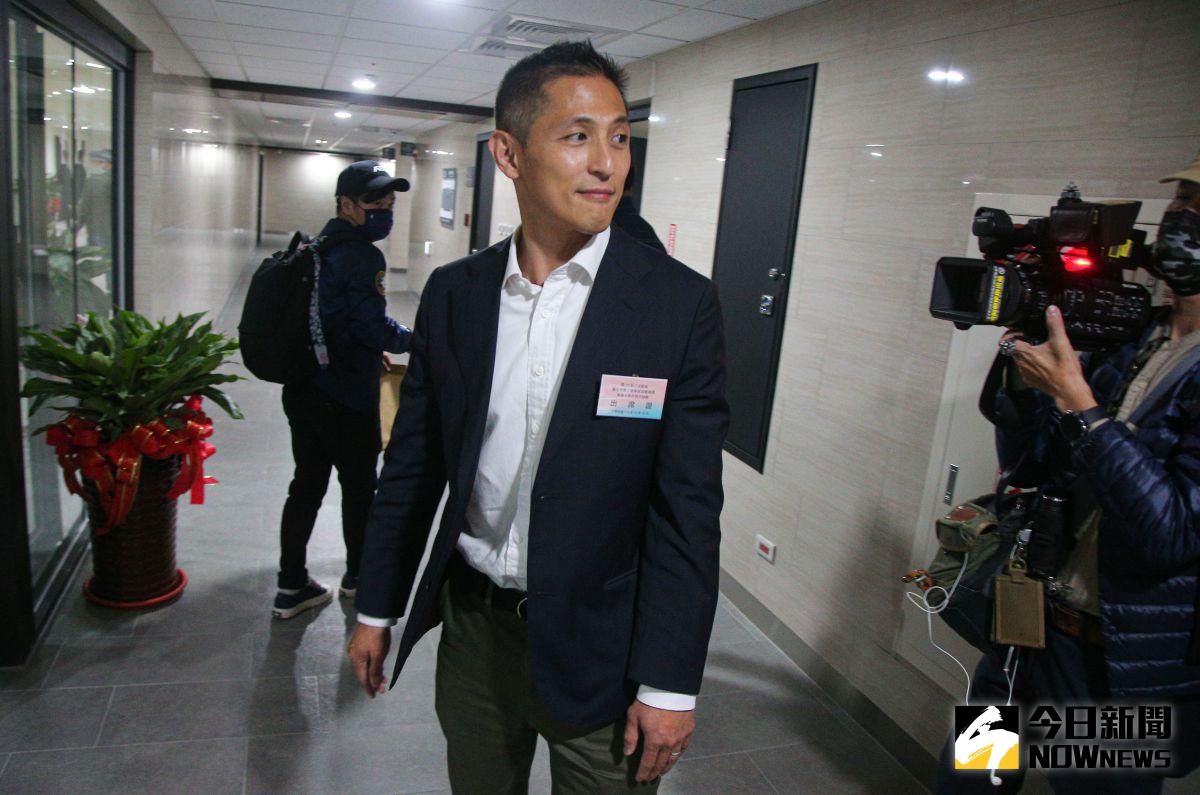 ▲針對稅收、超收，吳怡農主張優先用於還債。（圖／記者葉政勳攝 , 2022.12.20）