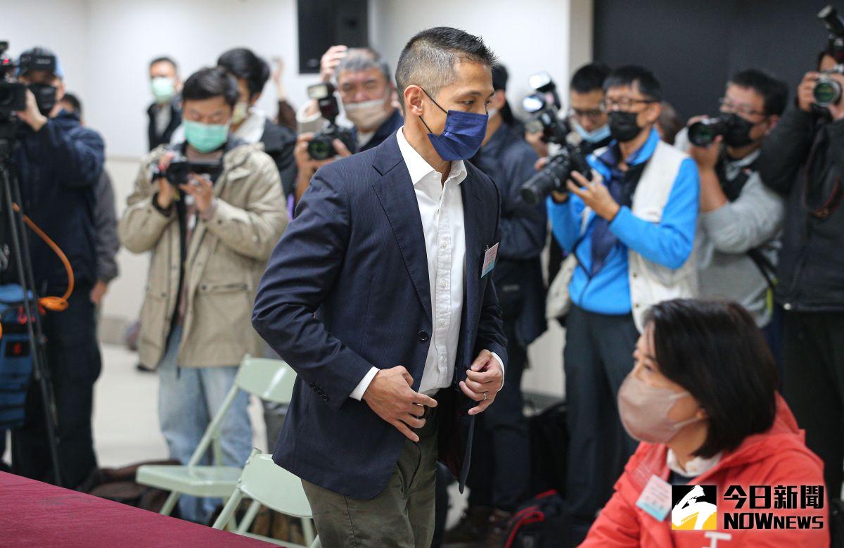 ▲吳怡農參選以來爭議不斷，辦公室公布的內部民調也落後對手王鴻薇。（圖／記者葉政勳攝）