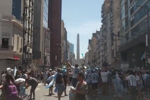 世足賽阿根廷「全城屏息」！奪冠瞬間秒炸歡呼　感動片曝
