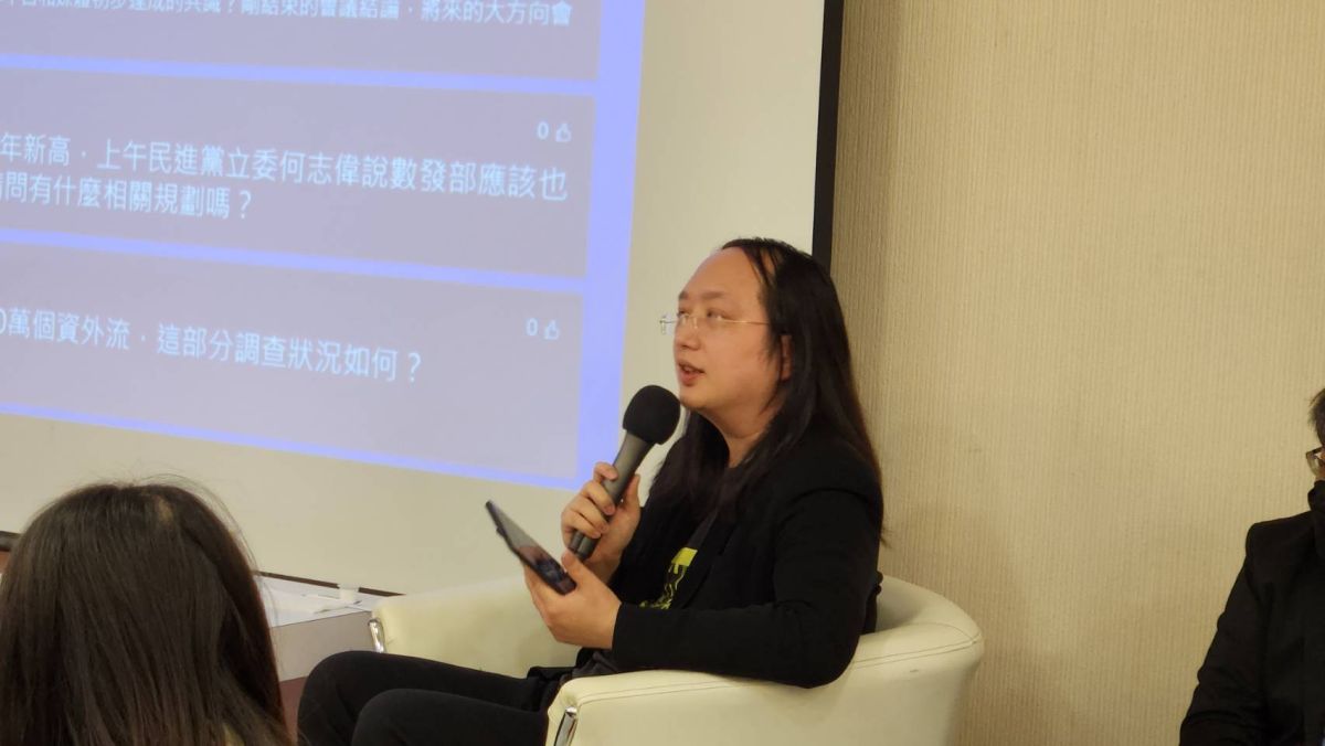 ▲有關民間禁TikTok是否立法，數位部長唐鳳今（20）日表示，將在月底資通安全會報討論。（圖／記者李琦瑋攝，2022.12.20）