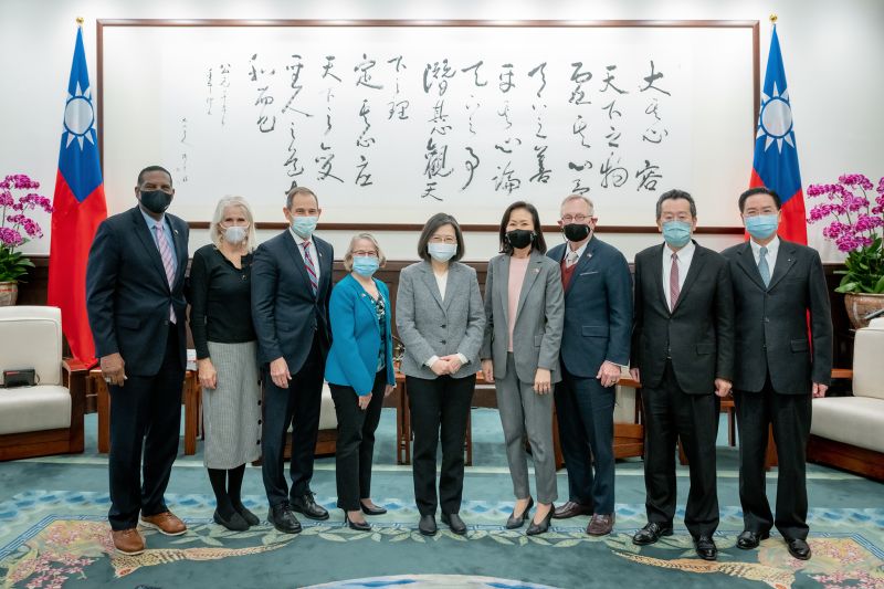 ▲總統蔡英文今日接見美國聯邦眾議員匡希恆（John Curtis）訪問團。（圖／總統府提供）