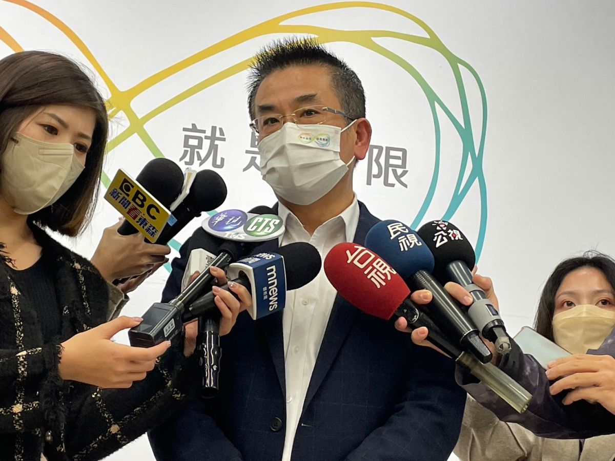 ▲蔣萬安今下午與柯市府團隊召開「大巨蛋簡報」會議，鄭世維會後受訪提到，若相關技術克服，有機會1年內拿到使用執照、試營運並完工啟用。（圖／記者翁子竣攝，2022.12.20）