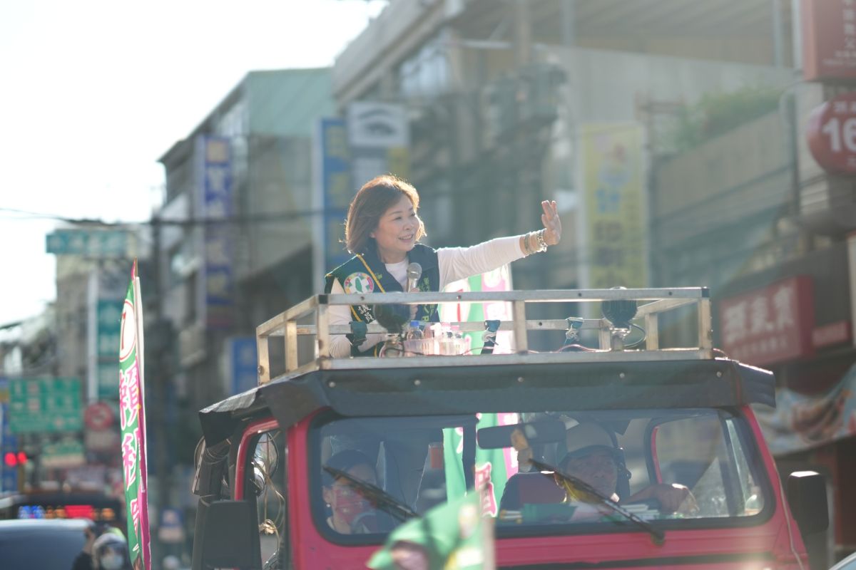 ▲現任民進黨籍新北市議員賴秋媚，爆出涉嫌賄選，昨（20）晚被移送新北地檢複訊，深夜遭檢方諭令以30萬元交保。（圖／翻攝自賴秋媚臉書）