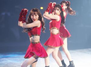 樂天女孩林襄等人在小巨蛋舞台上表演。翻攝樂天女孩臉書 ▲ 樂天女孩林襄等人在小巨蛋舞台上表演。翻攝樂天女孩臉書