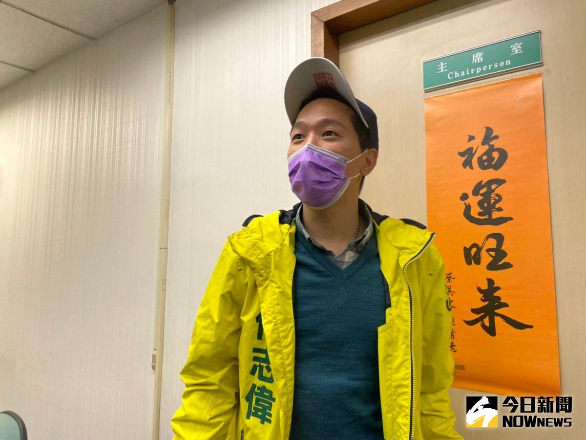 ▲趙介佑點名砲轟「欠缺道德與良心」，何志偉今日在中執會還未結束前便快閃離開。（圖／記者黃宣尹攝，2022.12.21）