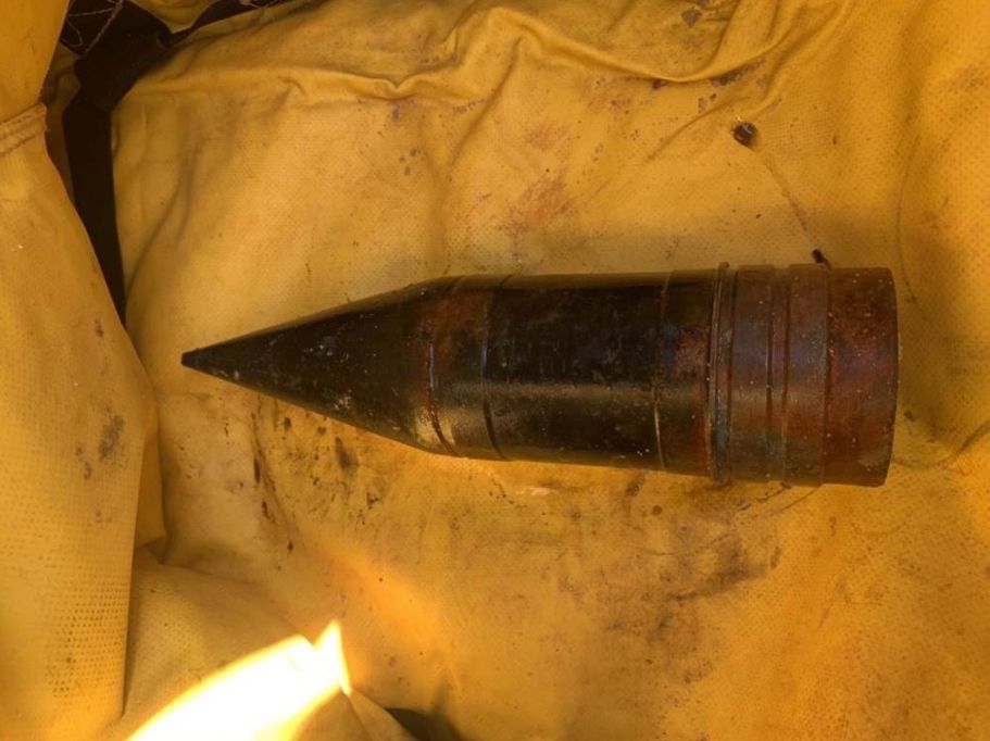 ▲金防部表示，經未爆彈小組鑑定，該疑似砲彈物為「76公厘破甲彈」殘體。（圖／金防部）