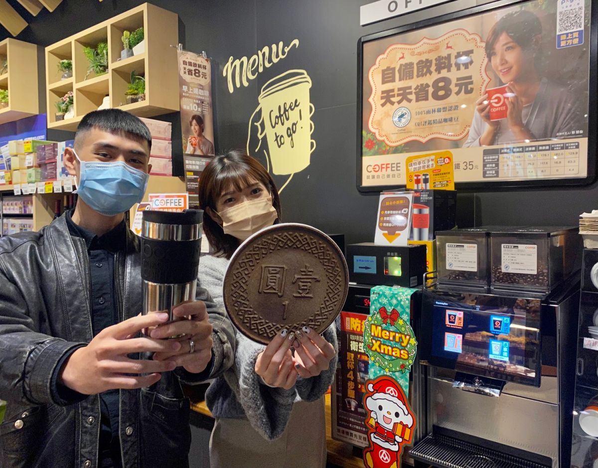 ▲全聯2023年1月1日元旦當天，自備飲料杯購買熱美式，只要1元，每店限量100杯。（圖／全聯提供）
