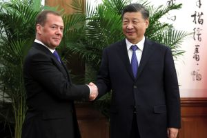 俄烏外交角力？澤倫斯基訪美之際　俄前總統跑去中國
