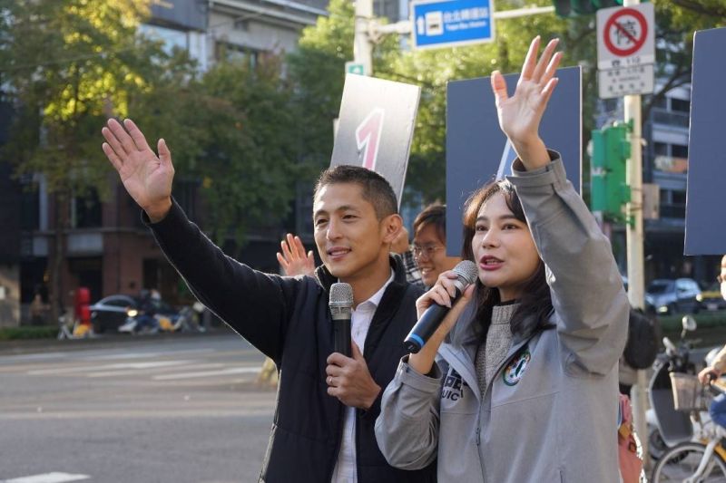 ▲台北市立委補選將於1月8日投票，賴品妤今日陪同吳怡農拜票。（圖／吳怡農辦公室提供）