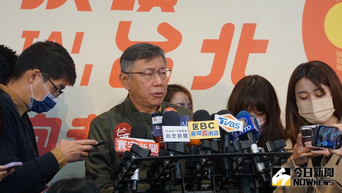 ▲針對衛福部長薛瑞元質疑郭台銘「像BNT推銷員」，台北市長柯文哲表示，薛瑞元的說法感覺像高端推銷員在指責別人是BNT推銷員。（圖／記者呂炯昌攝，2022.12.22）