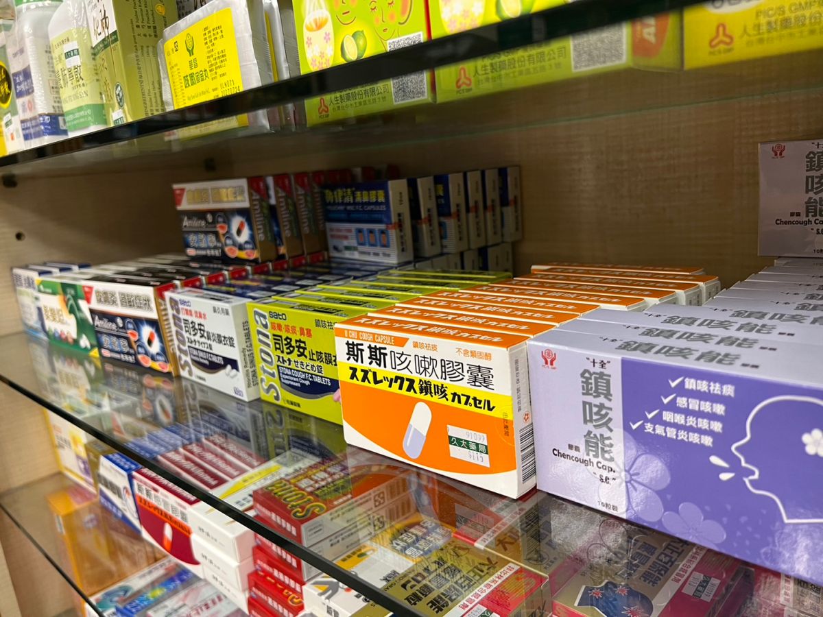 ▲近日中國疫情升溫，加上台灣民眾本身的用藥需求，市面上普拿疼等藥物都出現缺貨情形。（圖／記者張志浩攝）