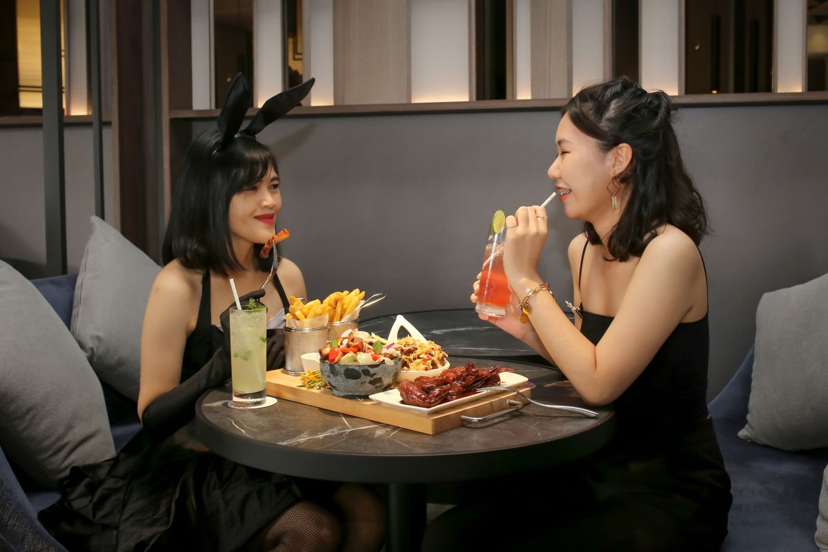 ▲全台瘋跨年，福華飯店大玩Cosplay，扮成兔女郎就能0元暢玩跨年派對。（圖／福華提供）