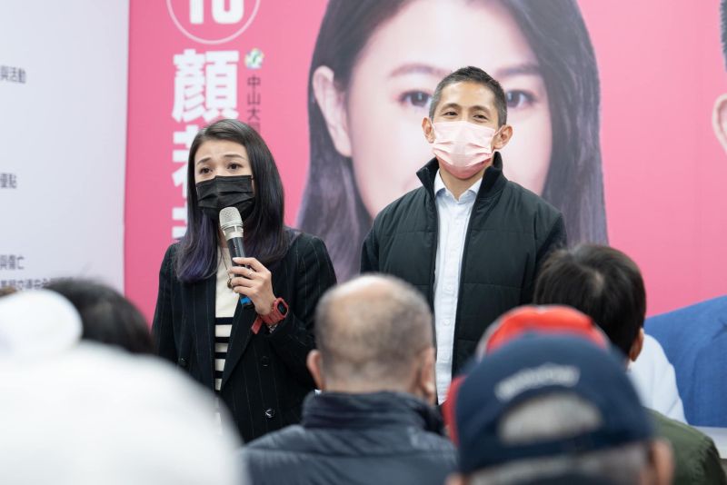 ▲吳怡農代表民進黨投入立委補選，顏若芳大力相挺。（圖／翻攝自顏若芳臉書）