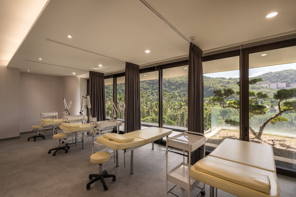 ▲面對後疫情時代，有醫美業者選擇進駐士林官邸周邊以醫療園區為願景的辦公園區，盼大力發展觀光醫療。（圖／星醫提供）