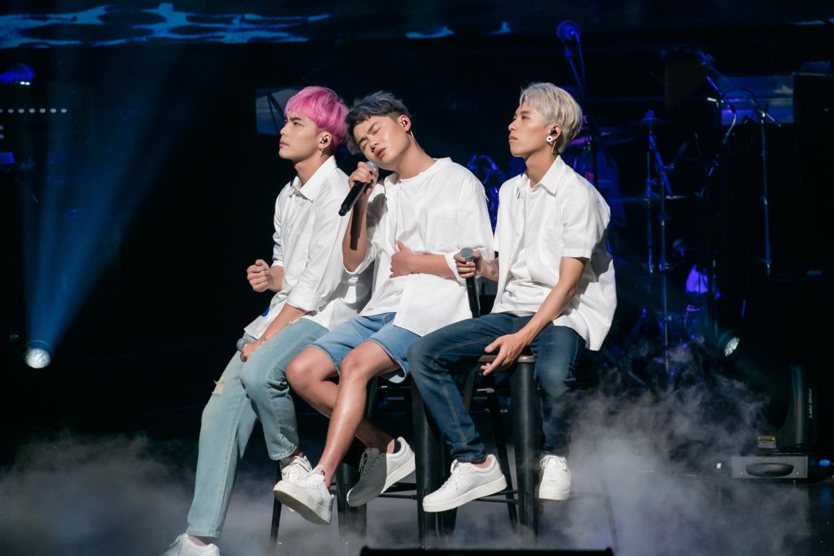 ▲Xunday在演唱會上真的撒出1萬元鈔票回饋粉絲。（圖／Xunday提供）