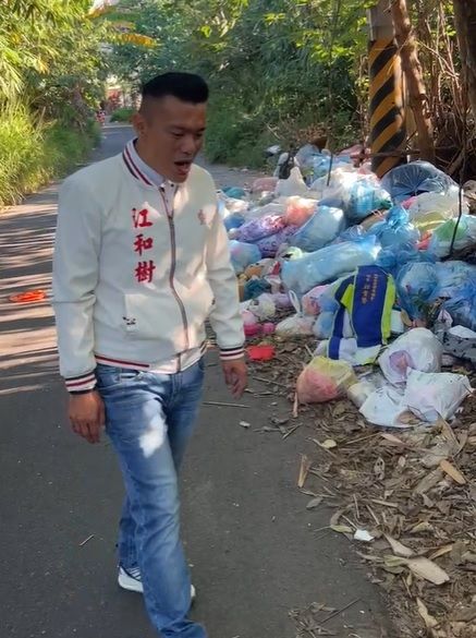 ▲江和樹跨區舉報太平郊區被亂倒垃圾,即使網友嘲諷他作秀、自導自演也不在乎。(圖/翻攝江和樹臉書,2022.12.23)