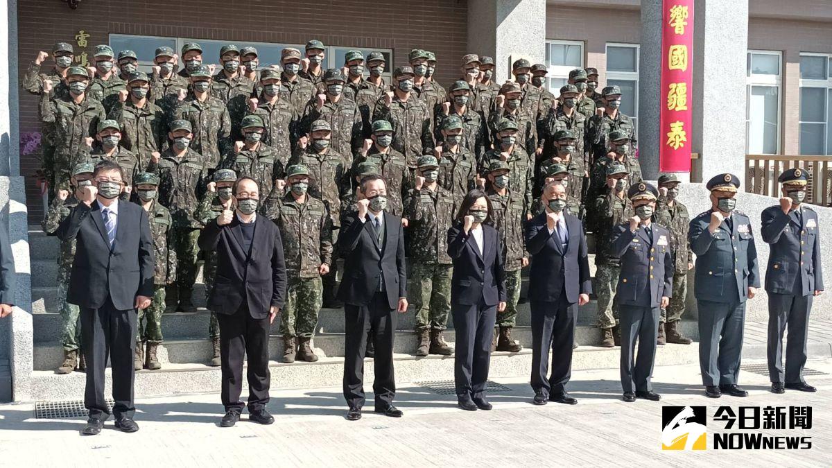 ▲參與兵役延長討論的人士指出，會拖延至年底最後一周宣佈，主要是高層對國防部所提出改革內容不滿意，耗費許多溝通成本。（資料圖／NOWnews）
