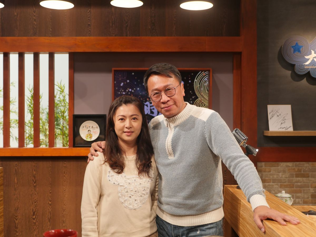 ▲游安順（右）與妻子陳欣妤（左）上節目《大雲時堂》。（圖／MOMOTV提供）