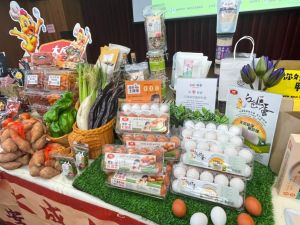 ▲活動當天現場除青農的優質產品，還有各式年節伴手禮、美食料理包等供消費者選擇（圖／記者林怡孜攝，2022,12,23）