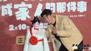 「老公」林柏宏紙紮人現身　許光漢：新郎一號好久不見
