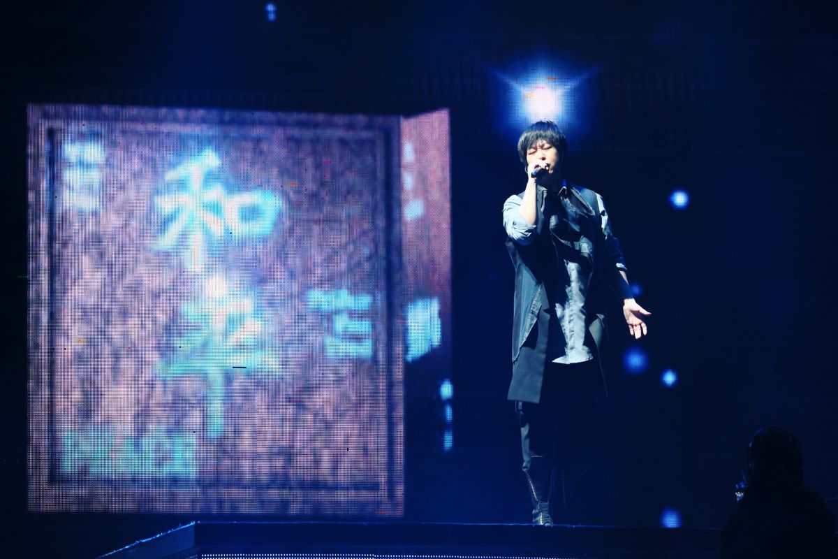 ▲五月天在今（23）日晚在桃園國際棒球場舉辦「諾亞方舟10週年進化復刻限定版演唱會」，才唱4首歌，阿信就嗆粉絲「之前幹嘛不來？」（圖／相信音樂提供）