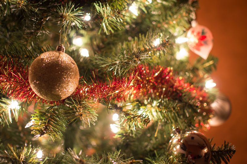 ▲聖誕節常用聖誕花圈、聖誕紅、聖誕樹來裝飾自己的辦公室或居家環境，不過聖誕布置除了能應景外，還能成為開運關鍵。（示意圖／取自unsplash）