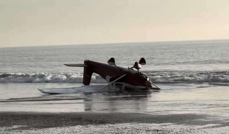 ▲美國一架輕型飛機22日墜毀於加州聖塔蒙尼加（Santa Monica）的沙灘，造成機上95歲的前市長閔特（Rex Minter）身亡。（圖／翻攝自Santa Monica Observer）