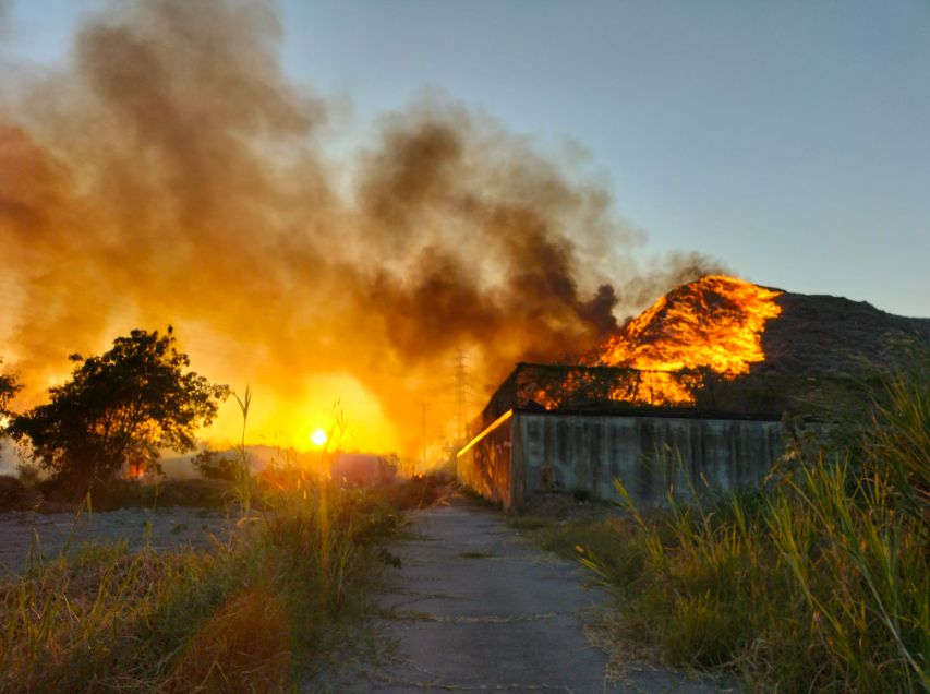 ▲虎尾垃圾場起火。（圖／翻攝自Facebook／虎尾人讚出來）