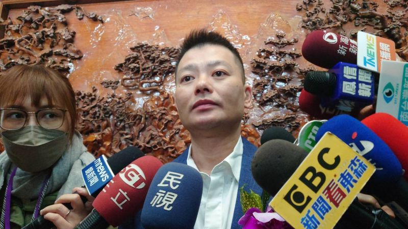 ▲曾俊傑受訪時表示，國民黨團長期分裂，再怎麼合都合不起來、誰也不服誰。（圖／記者鄭婷襄攝，2022.12.25）