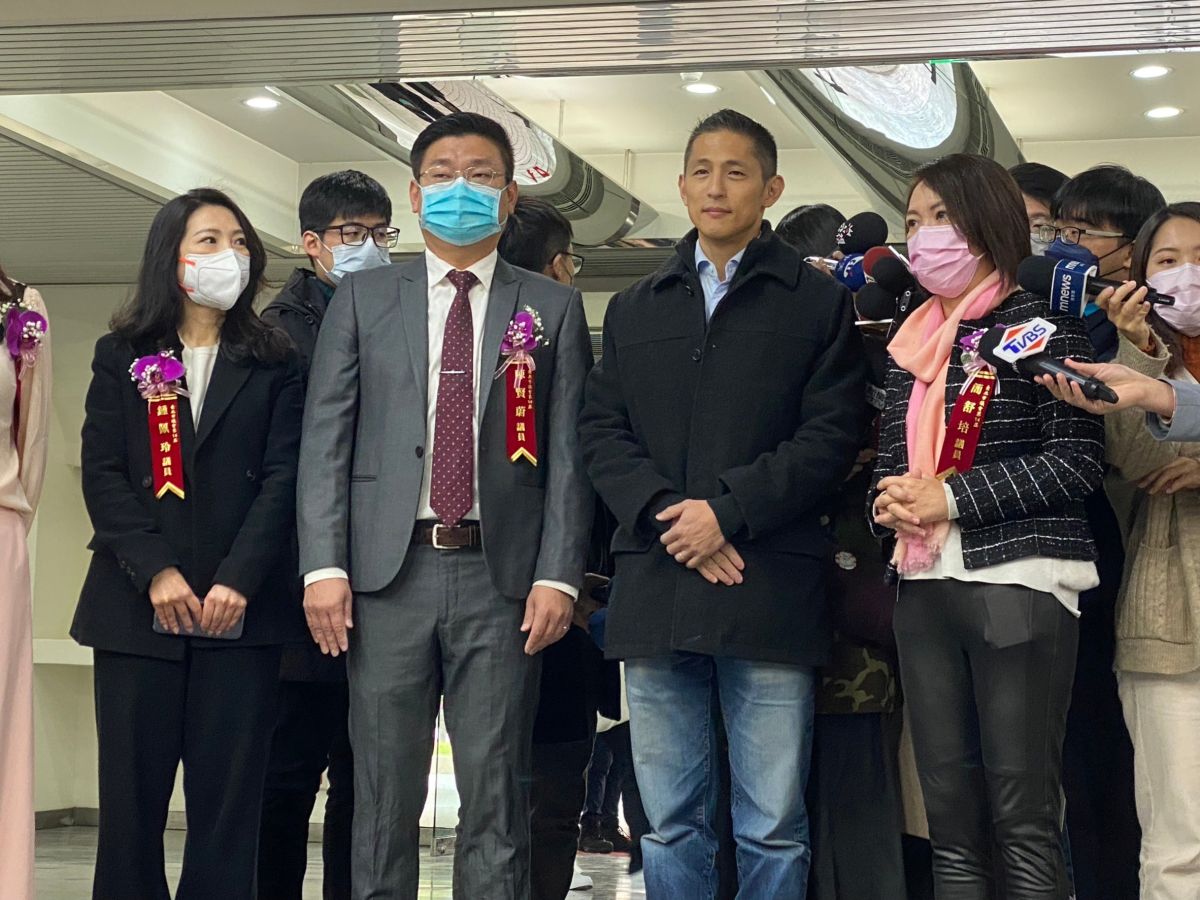 ▲對於王鴻薇核電延役，吳怡農認為政策非聖誕節許願。（圖／記者陳威叡攝，2022.12.25）