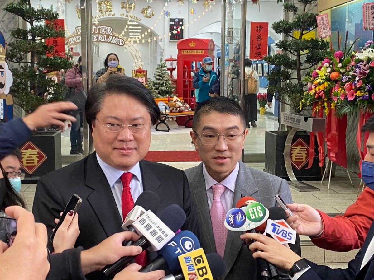 ▲基隆市長今舉行交接典禮，謝國樑稱讚林右昌是優秀公務員與政治人物，遇祝未來更進一步、百尺竿頭。（圖／記者翁子竣攝，2022.12.25）