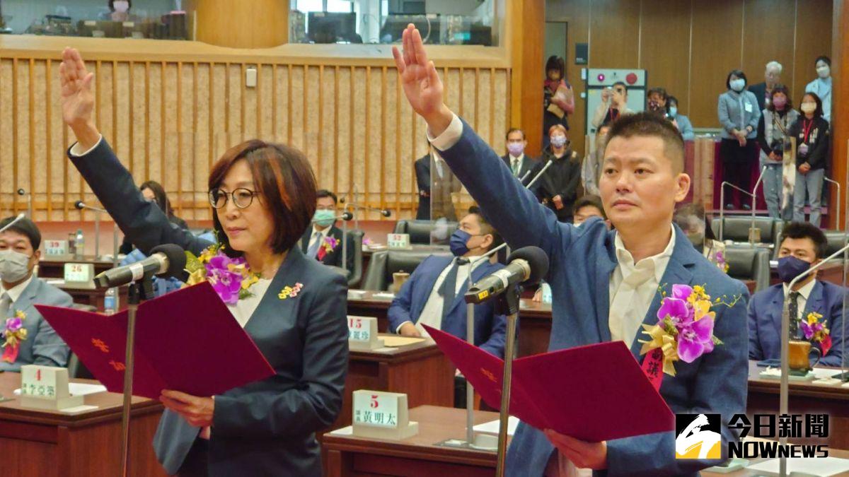 ▲民進黨康裕成（左）搭檔曾俊傑（右）勝選，拿下高雄市議會正、副議長。（圖／記者鄭婷襄攝，2022.12.25）