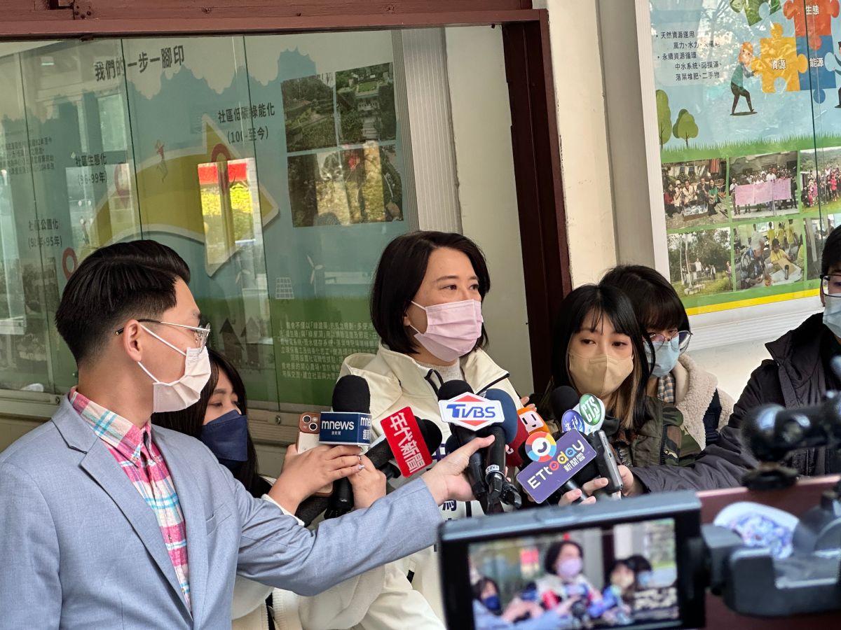 ▲吳怡農今喊要讓王鴻薇留在議會，不背烙跑惡名，王鴻薇下午受訪表示，她登記參選那天，所有事都已跟選民誠實報告，沒有任何隱瞞。（圖／王鴻薇辦公室提供）