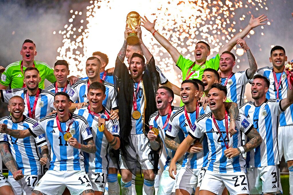 ▲2022卡達世界足球盃19日凌晨落幕，由梅西所領軍的阿根廷奪下冠軍。（圖／美聯社／達志影像）