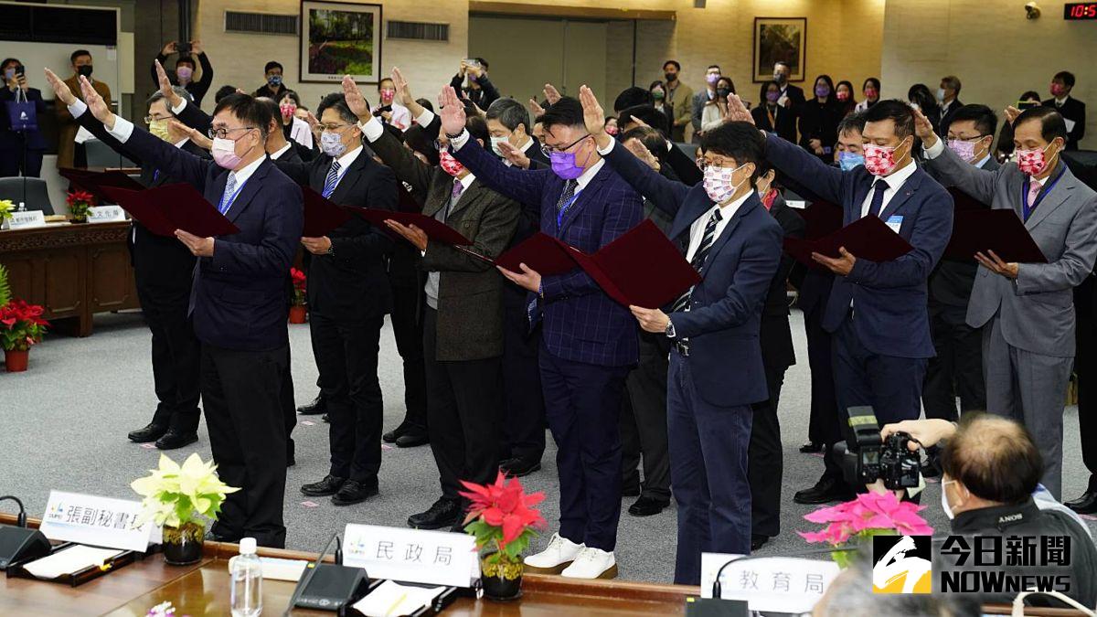 ▲台北市長蔣萬安以及其小內閣團隊於25日宣誓就職，不過卻被議員質疑剛上任政見就跳票，當選前承諾的三分之一女性內閣，現在卻僅只有六分之一。（圖／NOWnews攝影中心）