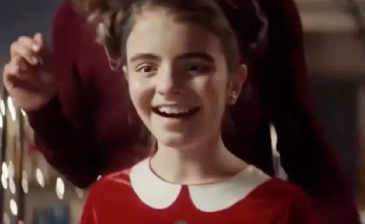 ▲俄羅斯媒體在耶誕前夕釋出一段諷刺味十足的短片，恐嚇歐洲人在能源短缺的情況下，直到2023年都將度過悲慘的耶誕節。（圖／擷取自影片）