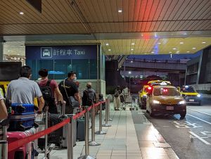 ▲民眾可選擇合格計程車、租賃車，人身財物安全有保證。（圖／ 桃機公司提供）