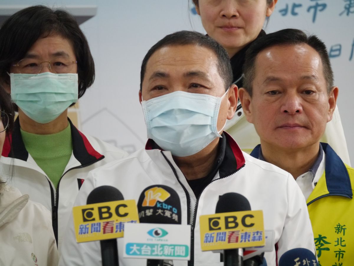 ▲朱宗慶打擊樂團八里倉庫焚毀，侯友宜受訪表示協助善後，確保樂團根留新北、永續經營。（圖 ／記者吳嘉億攝，2022.12.26）