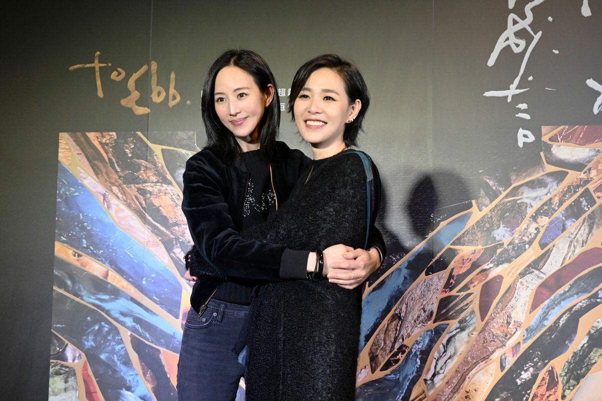 ▲張鈞甯（左）在群組講錯安溥的得獎歌名，被青峰糾正，讓安溥大笑：「你們不要為了我吵架」。（圖／資料照）