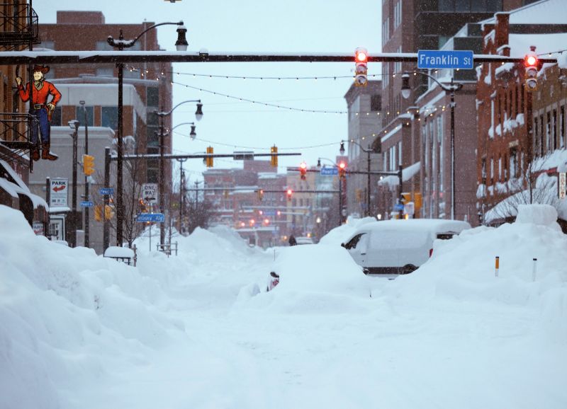 ▲威力強大冬季風暴席捲美國各地已經造成近50人死亡，其中紐約州西部有至少25人喪命。（圖／美聯社／達志影像）