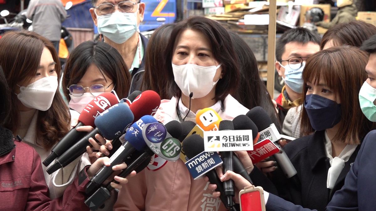 ▲王鴻薇今日赴長春市場掃街拜票。（圖／記者朱永強攝，2022.12.27）