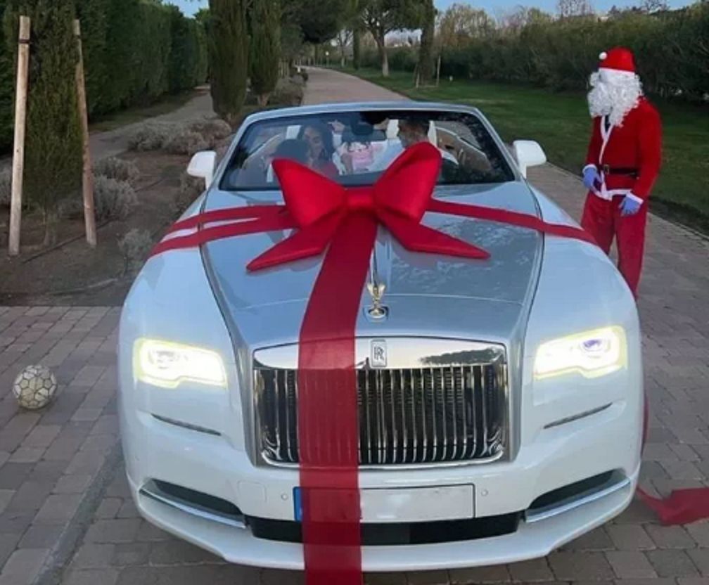 ▲葡萄牙球星「C羅」收到女友送的超狂禮物。（圖／翻攝IG@georginagio）