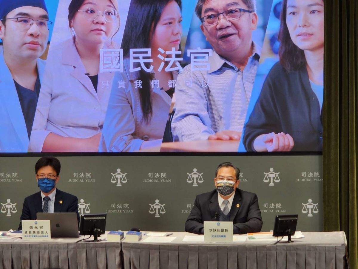 ▲司法院新宣處長兼發言人張永宏（左）與刑事廳長李釱任（右）（圖／司法院提供）