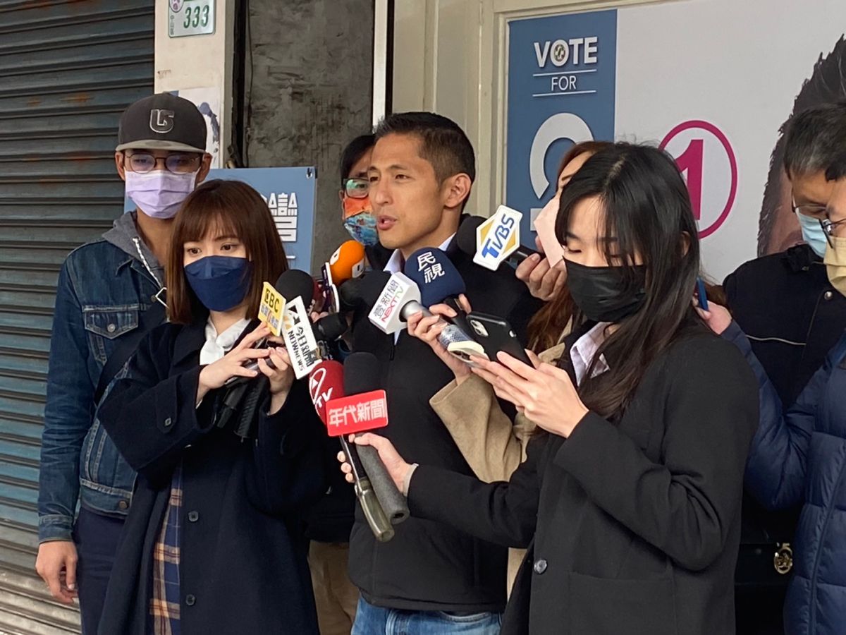 ▲義務役即將延長為一年，王鴻薇受訪批民進黨別把責任推向年輕人，吳怡農下午反批王，將國家安全、兵役改革議題做選舉操作，實在不太負責任。（圖／記者翁子竣攝，2022.12.27）