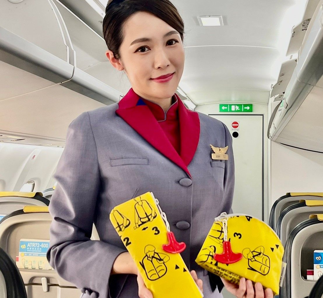 ▲不要再覺得救生衣醜！華信航空開賣「救生衣手工時尚單品」，背後故事被網友讚爆有心。（圖／翻攝自 華信航空臉書）