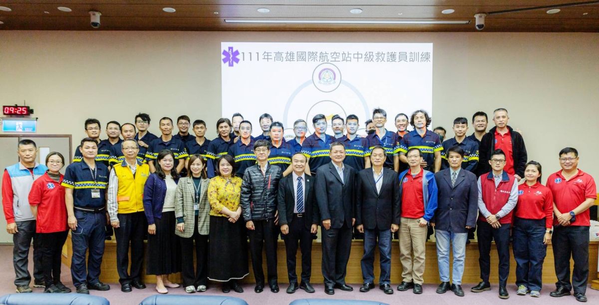 ▲高雄國際航空站學員在經歷嚴格學習並通過各項考驗後取得證書，並於今(27)日辦結訓典禮。（圖／記者郭凱杰翻攝）