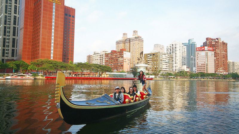 ▲高雄市愛河水岸和蓮池潭周邊升格為指定觀光地區。（圖／高市府觀光局提供）