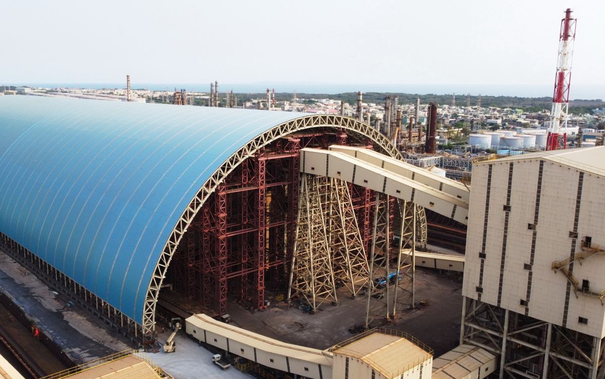 ▲中鋼公司新建煤礦封閉式建築營建工地，獲高雄市政府環保局優良智慧工地之殊榮。(圖／記者黃守作攝)